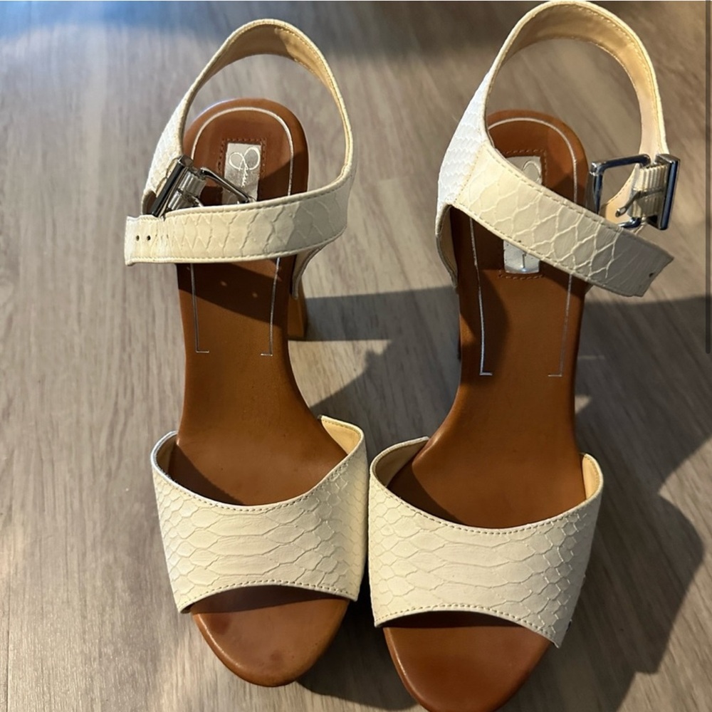 Jessica Simpson Cream Textured Heels
